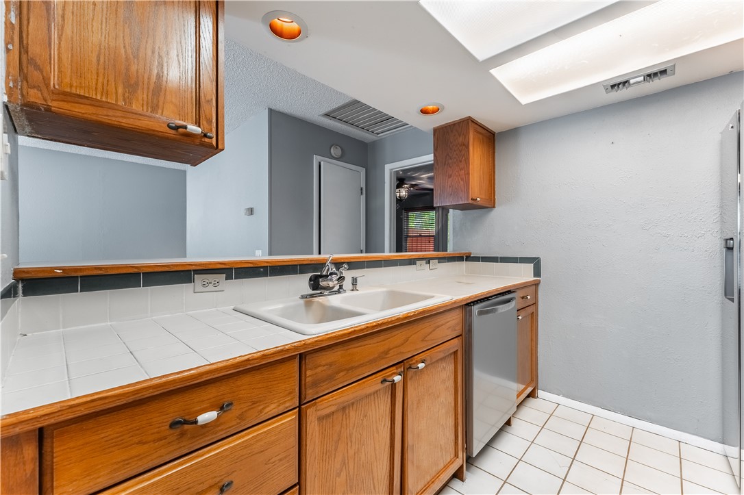 Drake Courts - Residential Lease