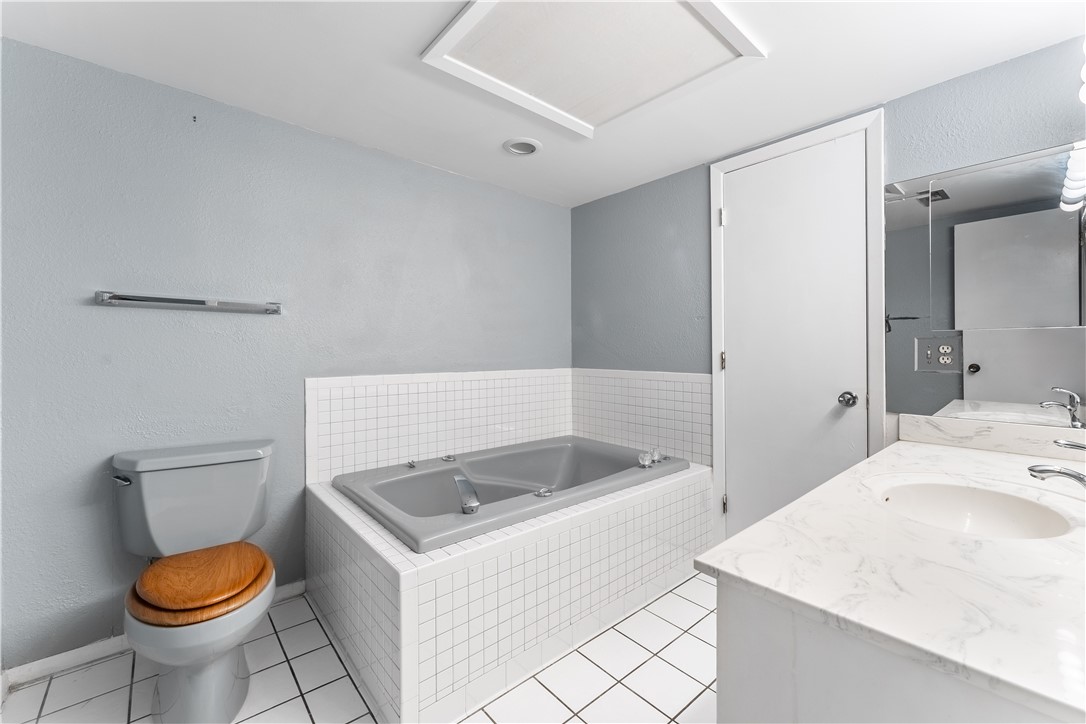 Drake Courts - Residential Lease