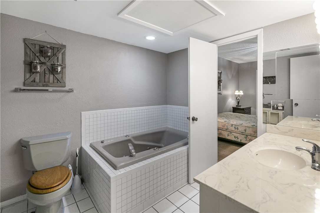 Drake Courts - Residential Lease