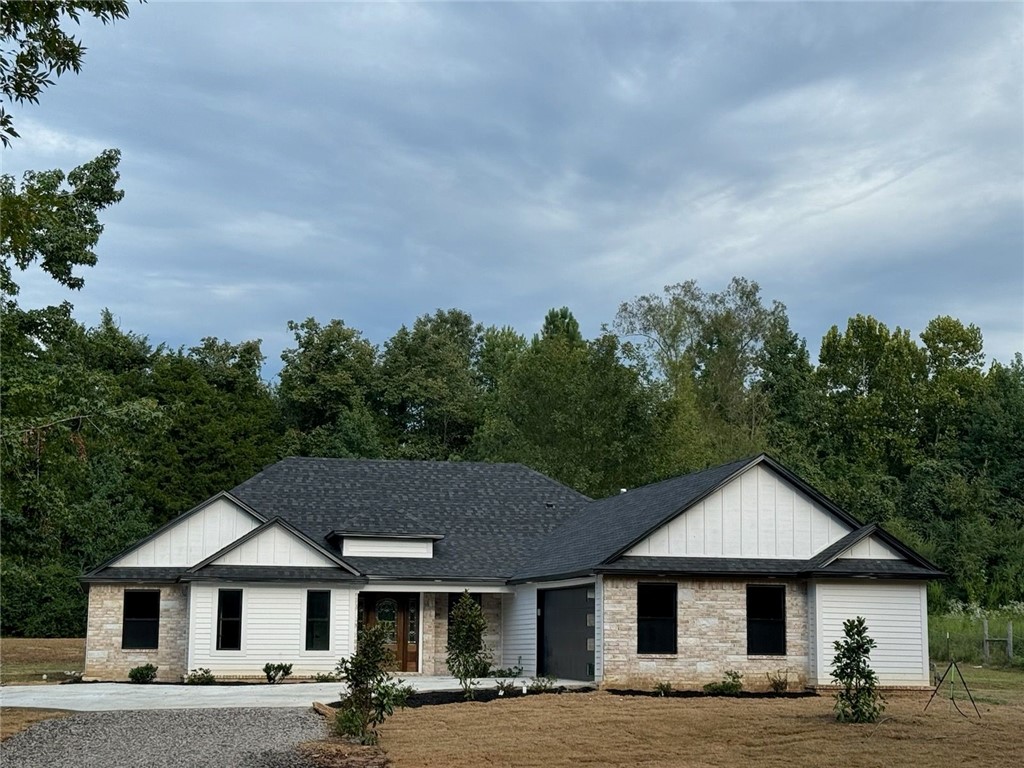 Charming 3-bedroom, 2-bath home just minutes from Lavaca! Enjoy the spacious living room with high ceilings and a cozy fireplace, perfect for relaxing evenings. The kitchen is beautifully designed with ample storage, including a large pantry. Sitting on 1.05 acres, this property offers the best of country living while being just 5 minutes from town. Don't miss out on this gem!