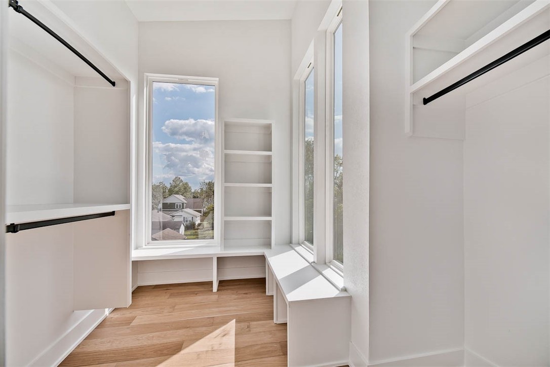 9TH & A HORIZONTAL PROPERTY REGIME-BENTO - Residential