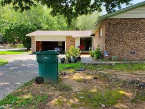 large house with 2 living areas and seperate dining area, Close to Seqyah schools , and 2 car garage needs repairs and sold as is