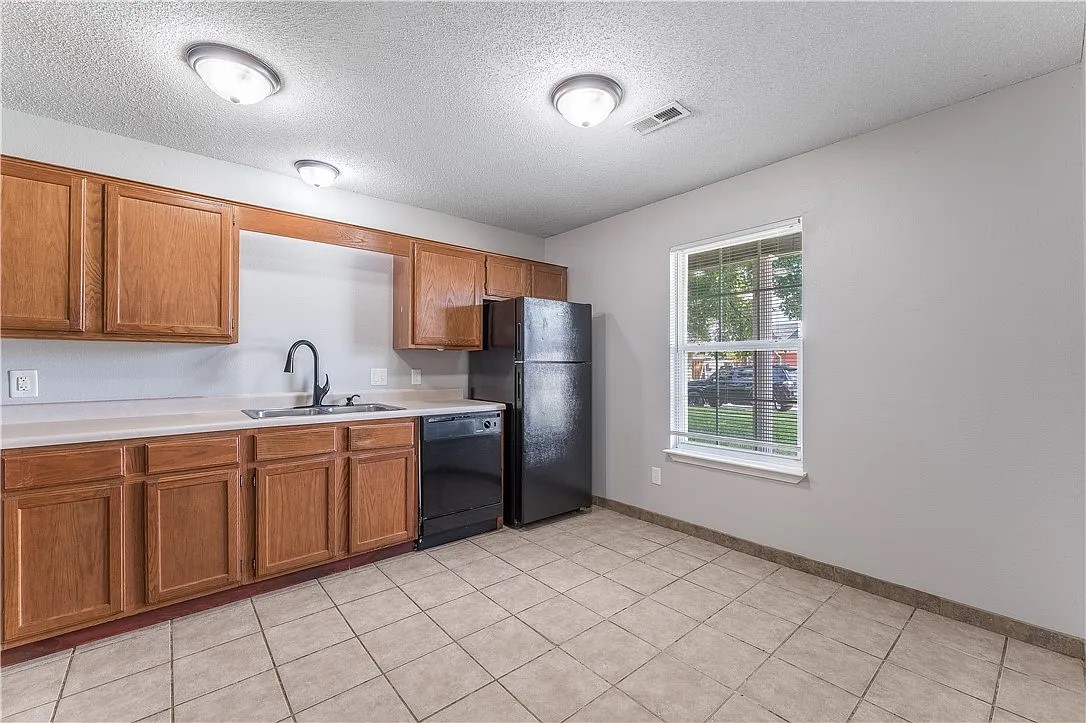 CARRIAGE SQUARE SUB BENTONVILLE - Residential Lease