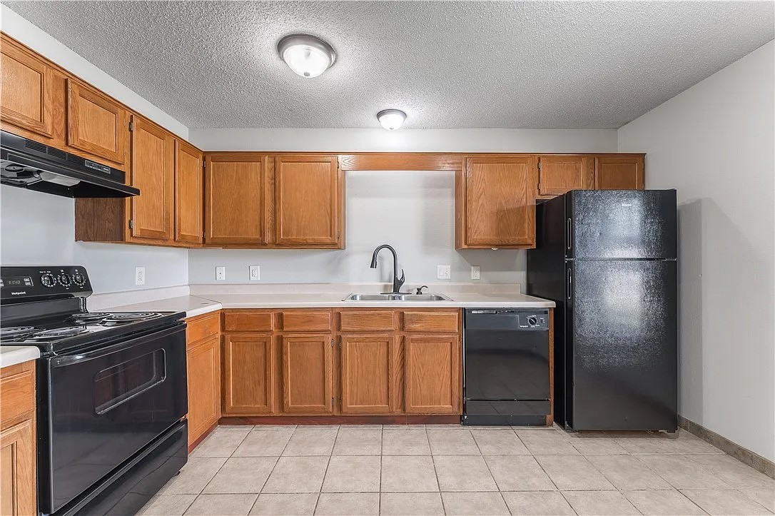 CARRIAGE SQUARE SUB BENTONVILLE - Residential Lease