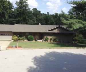 Come see this beautiful home in an established neighborhood, within walking distance to Skyline school. Home has many great possibilities with a family room and a den in the basement that could be a man cave, hobby room, or more bedrooms. Lots of cabinet space. House sits on over two lots in town. Priced to sell!