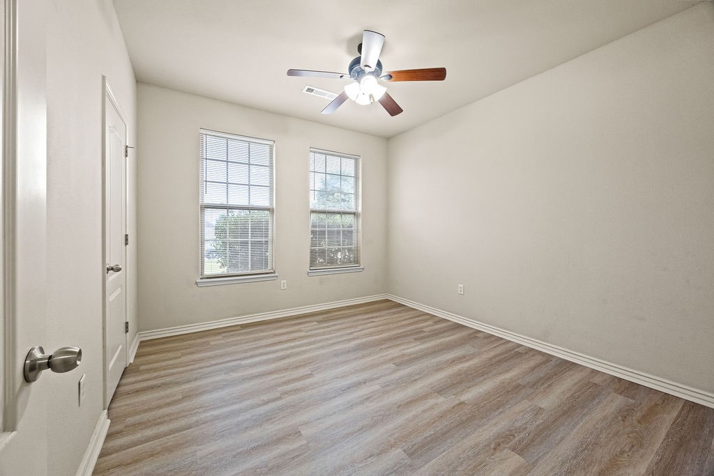 NOW Available! - 4300 Brownstone Avenue, Bentonville, AR, 72712 - A 3 bedroom, 2 bathroom home designed for convenience and comfort. Featuring a private fenced back yard, included fridge, stove, and dishwasher for easy move-in, laundry hookups on-property, and a perfectly-balanced location for work or family.
Property Features
Fridge, stove, dishwasher, gas-powered fireplace included!
Private, fenced back yard.
2-car garage.
Spacious, open-concept living area and kitchen.
Walk-in closets.
Master bathroom featuring a walk-in shower and separate whirlpool tub, and two sinks.
Plenty of cabinet space.
Separate dining area.
Location Features
3.0 Miles to Walmart Home Office.
2.7 Miles to Bentonville West.
3.0 Miles to Gamble Elementary.
3.3 Miles to Downtown Bentonville.
Nearby shopping and dining.