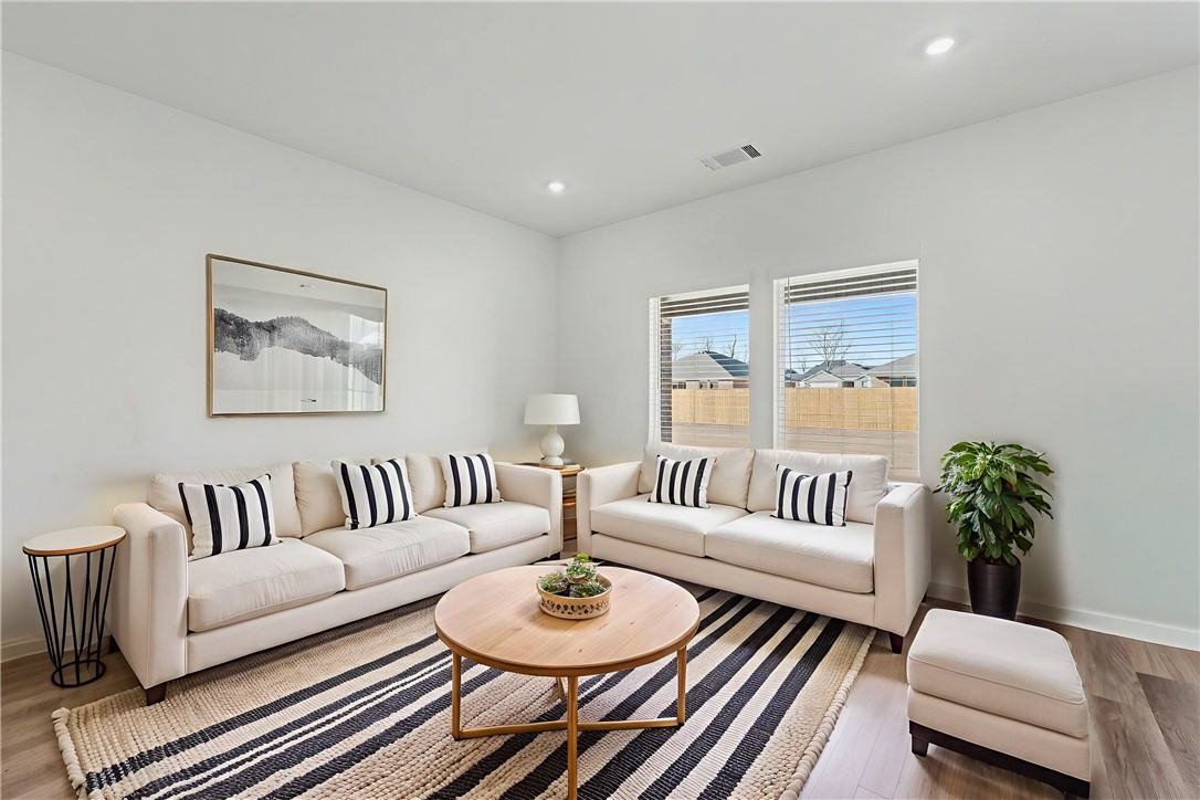 Wagon Wheel Crossing - Residential Lease