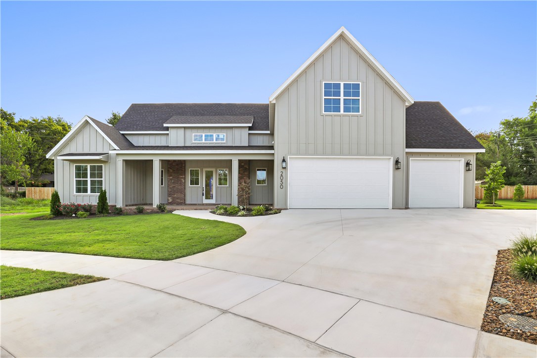 This 4-bed, 3.5-bath house in Fayetteville's newest development will not disappoint. Upon entry, you will notice the tall ceilings and open concept throughout the main level. Passing through your private office space on the first floor, you will enter the gorgeous primary ensuite suited with a large walk-in closet. The spacious primary bathroom has a double vanity, walk-in shower, and soaker tub. The kitchen has a double wall oven, gas range top, large island, and spacious pantry. Upstairs you will find the remaining 3 bedrooms, 2 baths, and a large bonus area. This new construction home is full of character with custom cabinetry and thoughtfully chosen tile throughout. Large covered front and back porch.
Flat lot in new Dutton Woods development. Extremely convenient to all of the amenities in town or a short drive to the interstate to head north or south. This is the first home available in the 12-lot development. Located in Root School District and near Woodland Junior High.