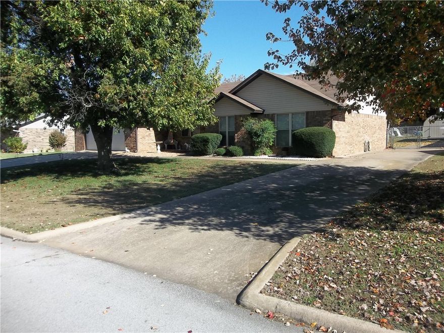 A must see.  This is a very nice home located in a good neighborhood.  About a 15 minute drive to Fayetteville.