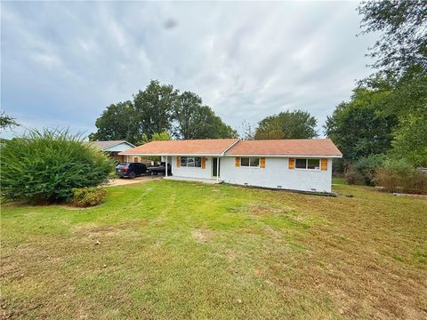 Photo of 309 E Date Street, Russellville, AR 72802 (MLS # 1326682) Photo of 309 E Date Street, Russellville, AR 72802 (MLS # 1326682)