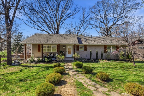 1617 W SHADOWRIDGE DR, FAYETTEVILLE, AR 72701 - Image b6f3b5f7d7a4a0e221ac45d68fcdf19e/28253480