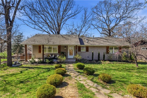 Photo of 1617 W Shadowridge Drive, Fayetteville, AR 72701 (MLS # 1360964)