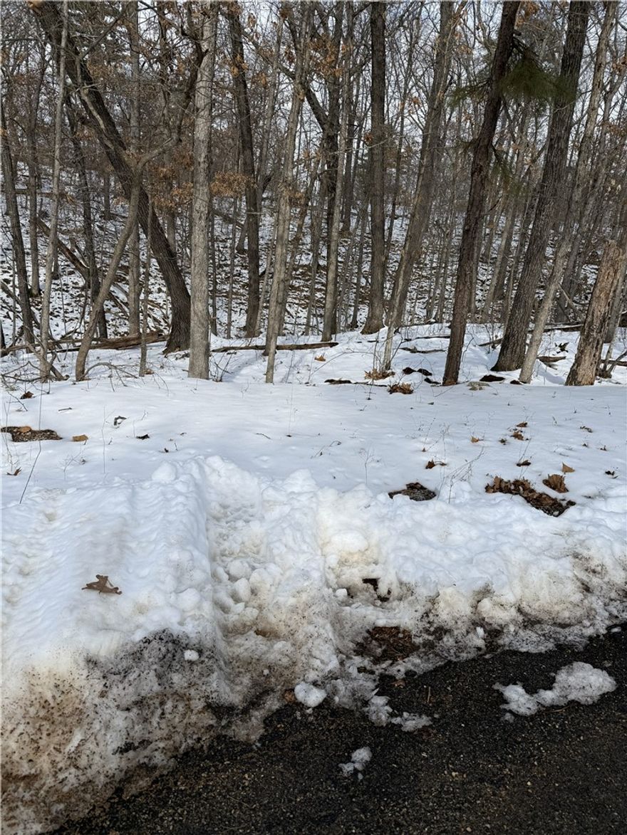 A very pretty lot in a great area.  This lot is perfect for building your next dream home.  There are very nice houses in the area. The lot is located in a cul-de-sac so not a lot of traffic.