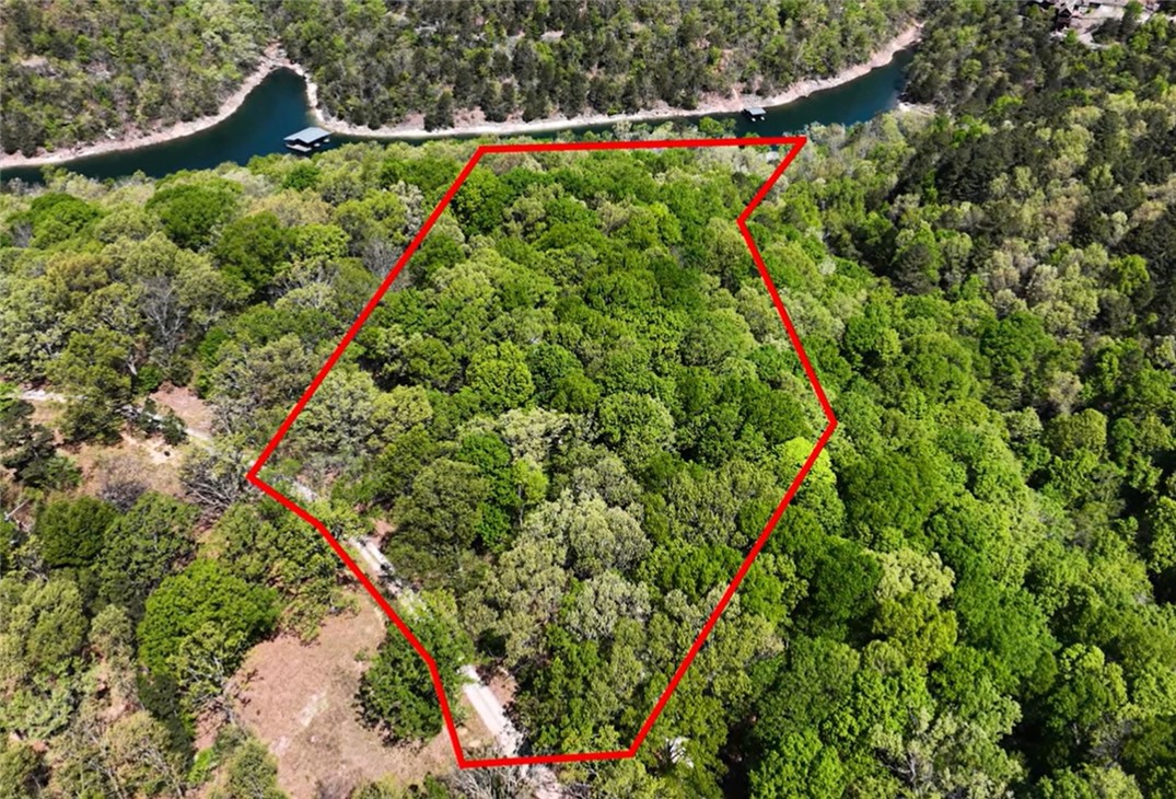 Discover the beauty of Lot 9 in Bel Lago Estates ā 9.24 acres with breathtaking views of Beaver Lake! This stunning tract offers multiple building site options, whether youāre dreaming of expansive lake views from above or a serene, lakefront build tucked among the trees.
While no boat dock is available, the Big Clifty boat ramp is just minutes away, giving you quick and easy lake access for all your boating and fishing adventures.
This property offers the perfect setting for your primary residence or a custom vacation retreatāa peaceful escape with room to roam and views to remember. Located near Big Clifty Park for hiking, swimming, and picnic fun, and just a short drive to the charming town of Eureka Springs, where shopping, dining, and entertainment await.
Come experience all Beaver Lake living has to offerāprivacy, beauty, and convenience wrapped into one incredible opportunity.