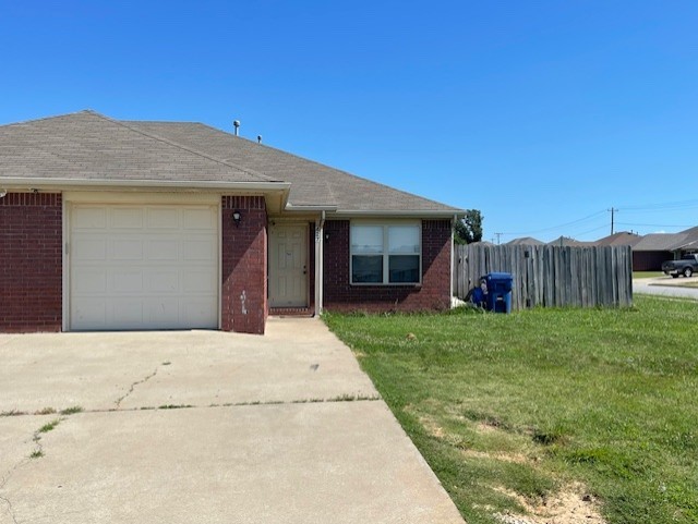 Spacious 3 bed, 2 bath duplex in the Plantation subdivision! This well-maintained home features a one-car garage, open living area, and generous bedrooms. Walking distance to schools and just minutes from local shopping, dining, and parks. Convenient access to major roads makes commuting easy. Enjoy comfortable living in a great location with nearby amenities. Don’t miss this excellent rental opportunity! **$250 non-refundable pet fee per pet.**