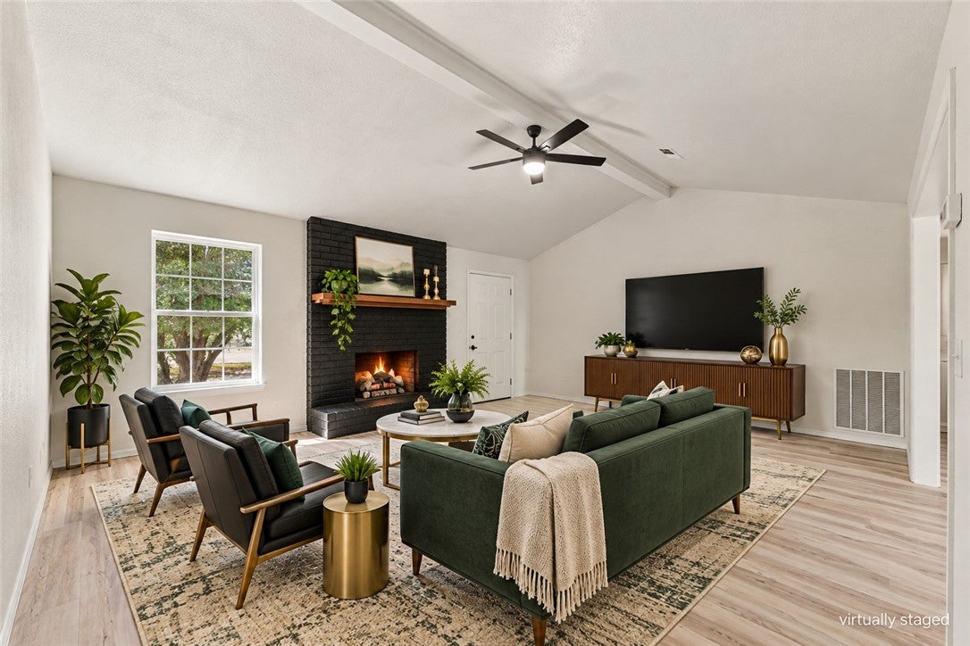 1498 Amy Circle