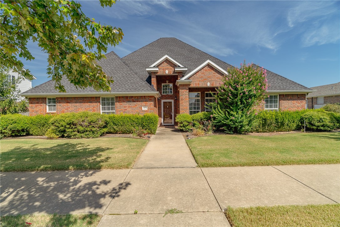 This is a lovely custom built Pruden Home. Near school, and pool with ample parking. Lots of crown molding & beautiful trim-Bedrooms are split into 3 wings each having access to a bathroom. Granite tile counters, tons of storage. Covered patio. Huge room upstairs with large closet & tons of attic space.