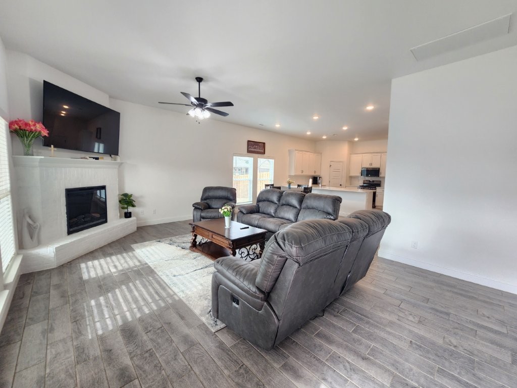 Pines Ph III, The Centerton - Residential