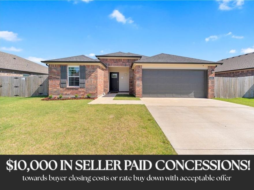 SELLER IS OFFERING $10K TOWARDS BUYERS CLOSING COSTS/RATE BUY DOWNS!
Beautifully maintained, one-owner home that feels better than new in one of Siloam Springs’ most convenient locations. Thoughtfully cared for and move-in ready, this home offers the perfect blend of comfort, style, and functionality. Located just minutes from John Brown University, downtown Siloam Springs, local parks, dining, and shopping, you’ll love the convenience of being close to everything while still enjoying the feel of a quiet neighborhood setting.
Inside, you’ll find a bright and inviting layout with spacious living areas and a split floor plan designed for everyday living. The home has been meticulously maintained and offers all the perks of newer construction without the wait. Whether you’re a first-time buyer, investor, or simply looking for a low-maintenance home in a growing community, this property is a must-see.