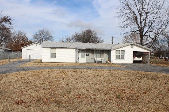 Three bedroom, 2 bath , on almost half an acre on the north side of Springdale. Nice detached garage with bathroom. Property is agent owned. Call for your showing.