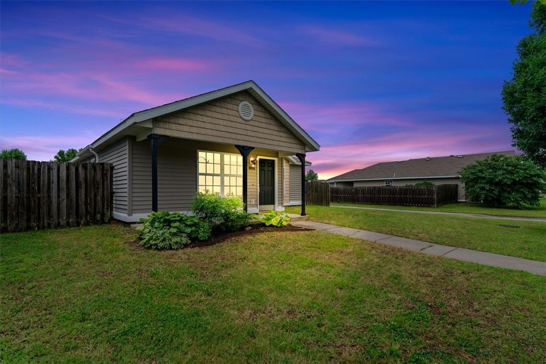 IDEAL STARTER/DOWNSIZER HOME. Freshly painted and carpet free. 10 minutes from UofA and a short distance to jump on greenway trails. Perfect smaller home with 2-car garage, 3-bed, 2-bath, and conveying washer/dryer/frig.