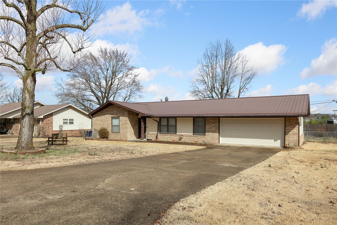This well-maintained 3-bed, 2-bath home offers the perfect blend of convenience and comfort. Situated on a level lot with a fenced yard, it provides easy access to FedEx, the golf course, and a quick drive to Branson. Recent updates include new siding, a new roof, and new air conditioner. The one-level layout makes for easy living, and the covered back porch is a great spot to relax. Donāt miss outāschedule your showing today!