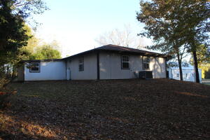 Nice three bedroom 3 bath home conveniently located just off of 62 near Flippin, Arkansas. Home features tile through much of the house with the bedrooms being carpet. Approximately 1912 Sq. feet of living space with an attached two car garage and craft room. House is approximately 13 years old and sits on approximately one acre of land. Home has been well maintained with newer refrigerator and washer and dryer to convey. This home has lots of dry storage area available with a 20x10 metal building, 25x36 metal shop, 18x46 carport and a 12x36 carport and finally a 32x48 shop with a 11x38 attached side shed. With all that covered space there is potential for commercial uses as well as residential. Contact Brad Bailey (870-577-0780) or Randy Moore (870-365-9702) Harp and Associates.