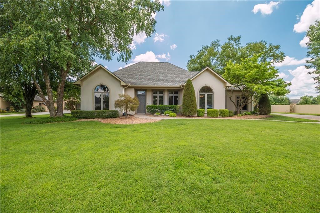 Spacious one level home in Pinnacle Subdivision. 3 Bedrooms, 2 bath. Formal living with fireplace.