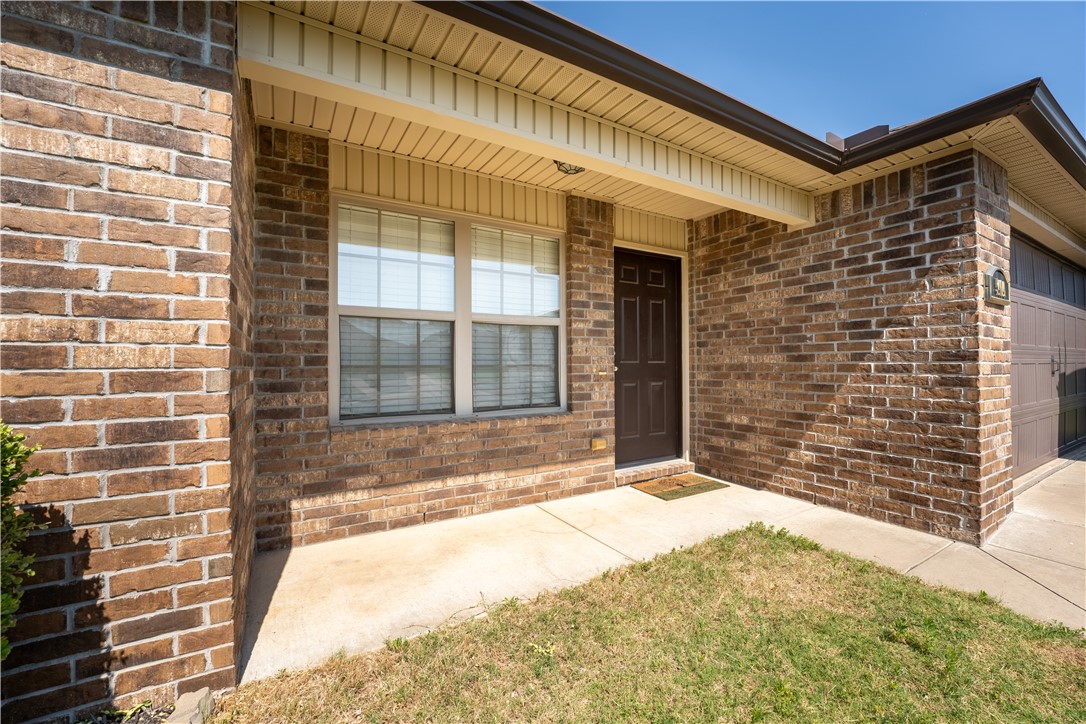 Welcome to your next home, this charming 3 bedrooms 2 bath and 2 car garage home is waiting for you. Split floor plan, open living area. Great location in a quiet neighborhood, close to schools, and XNA, Shopping and Dining. Washer, Dryer and Refrigerator included Background and credit check required.