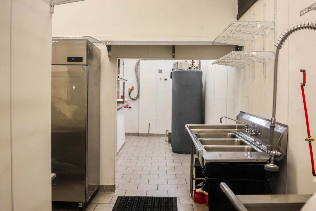 Riley & Armstrong - Commercial Lease