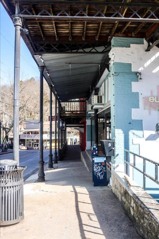 Riley & Armstrong - Commercial Lease