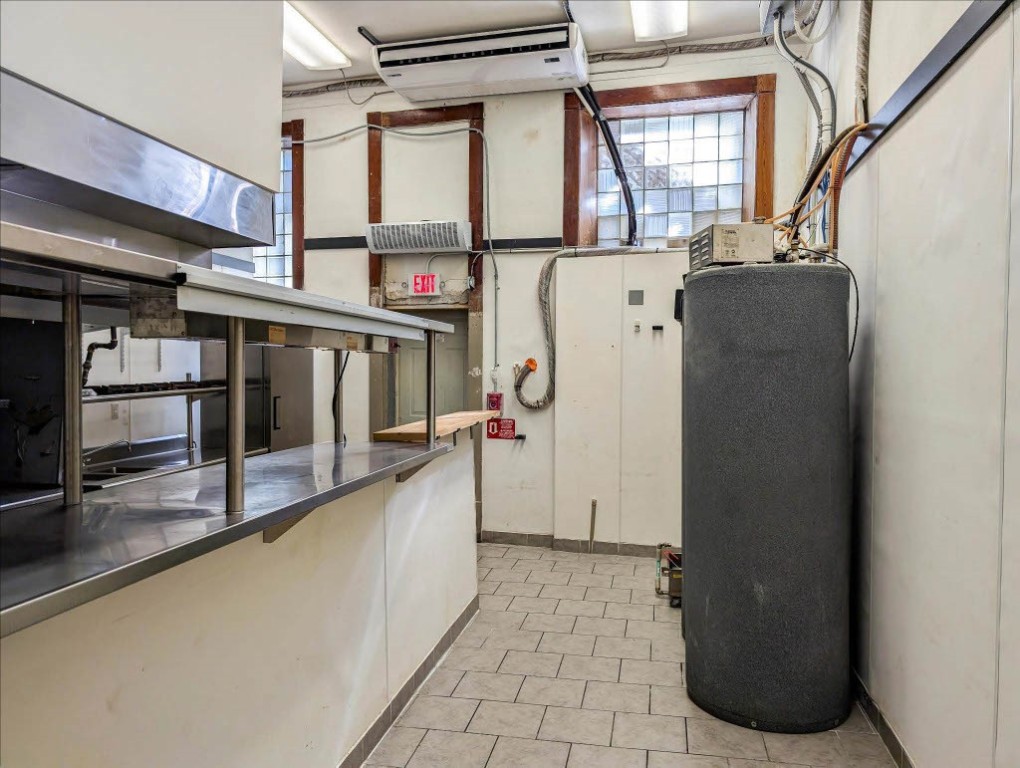 Riley & Armstrong - Commercial Lease