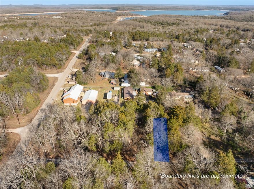 Lot located on a dirt road in Diamond City, conveniently situated near the golf course and Bull Shoals Lake. Offers a great opportunity for building or investment in a quiet setting. Buyer to verify utilities and building requirements.