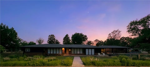 Photo of 307 Crestview Drive, Bentonville, AR 72712 (MLS # 1354718)