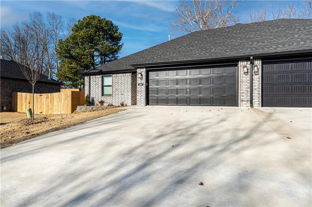 Rustic Flats Sub Gentry - Residential Lease