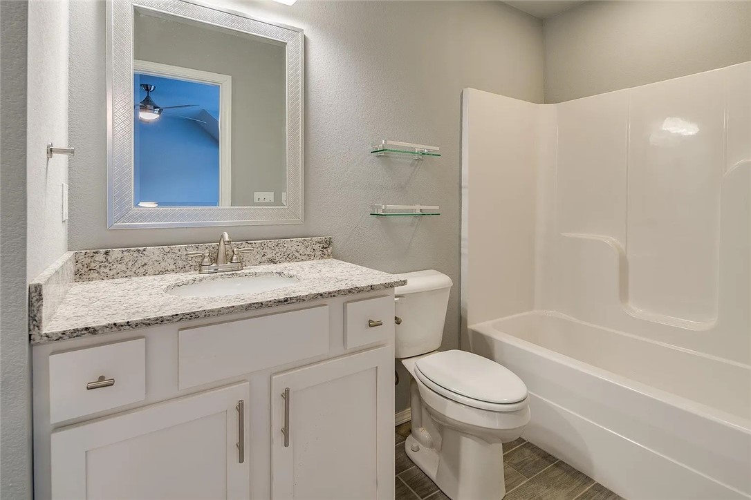 9-16-30 FAYETTEVILLE OUTLOTS - Residential Lease