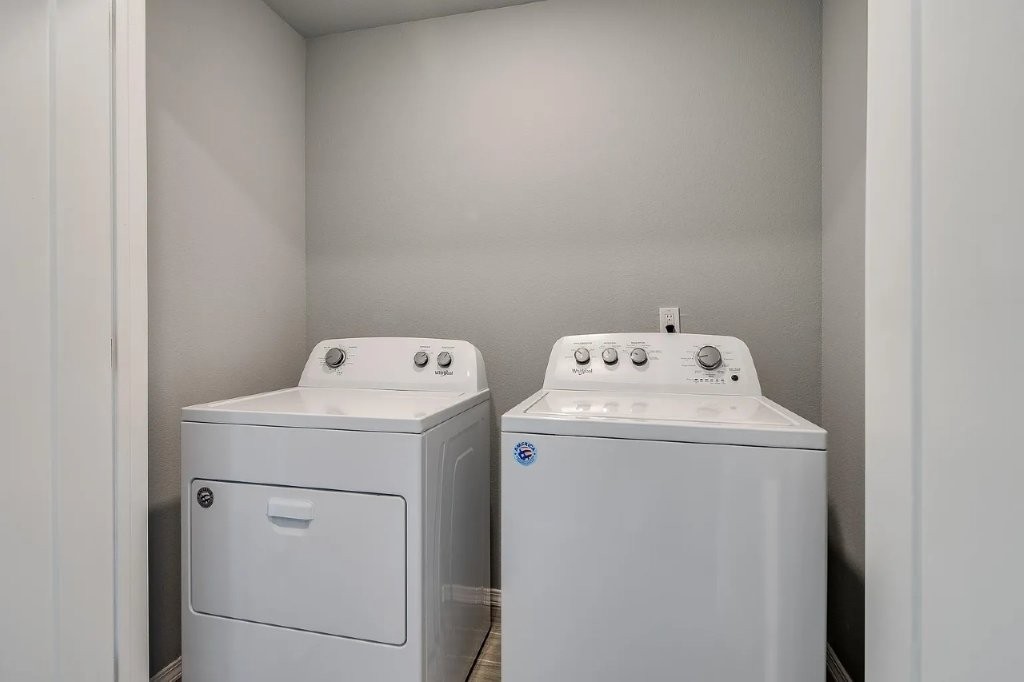 9-16-30 FAYETTEVILLE OUTLOTS - Residential Lease