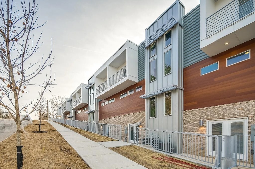 9-16-30 FAYETTEVILLE OUTLOTS - Residential Lease