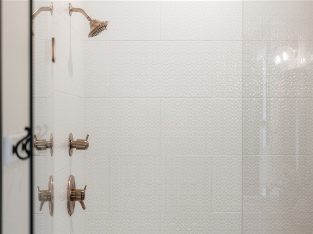 RAILROAD ADD-BENTONVILLE - Residential