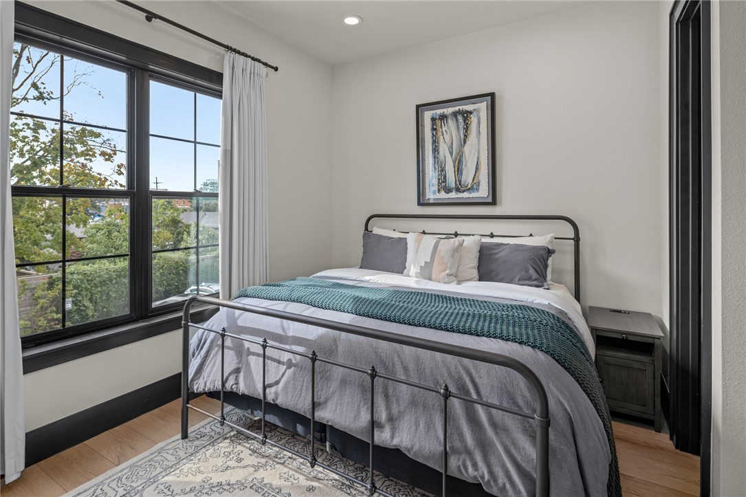 RAILROAD ADD-BENTONVILLE - Residential