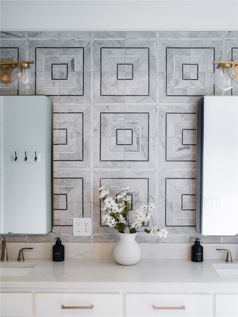 RAILROAD ADD-BENTONVILLE - Residential