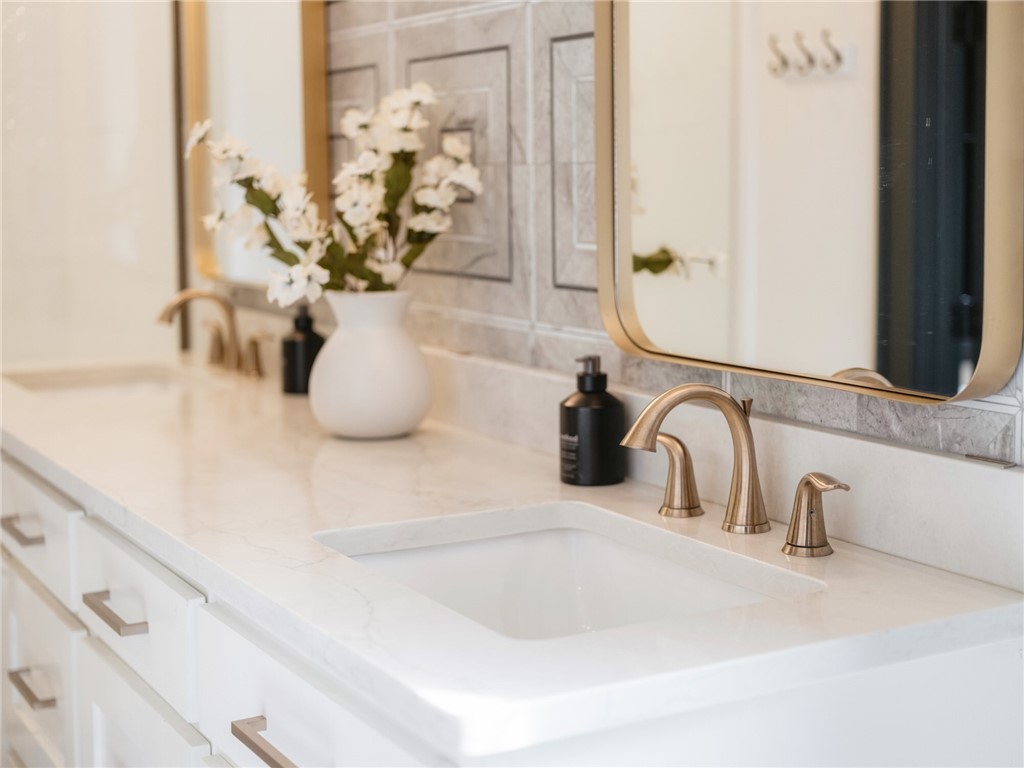 RAILROAD ADD-BENTONVILLE - Residential