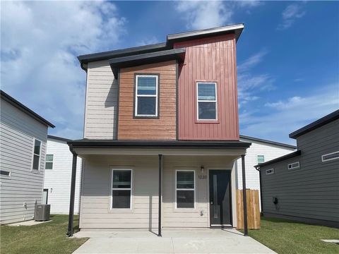 Photo of 1030 States Avenue, Bentonville, AR 72713 (MLS # 1326069)