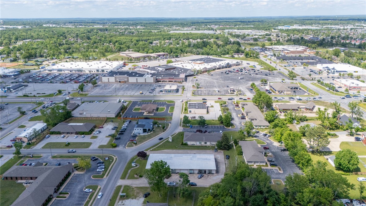 Universal Plaza - Commercial Lease