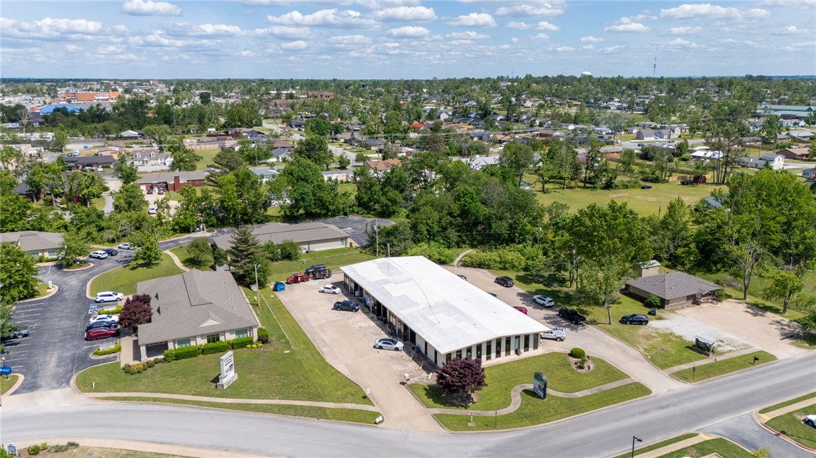 Universal Plaza - Commercial Lease