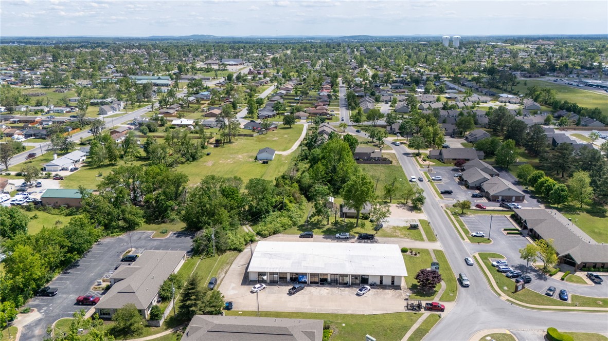 Universal Plaza - Commercial Lease