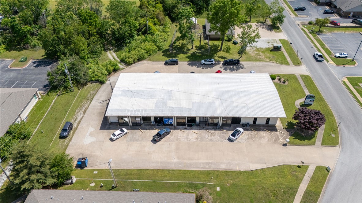 Universal Plaza - Commercial Lease