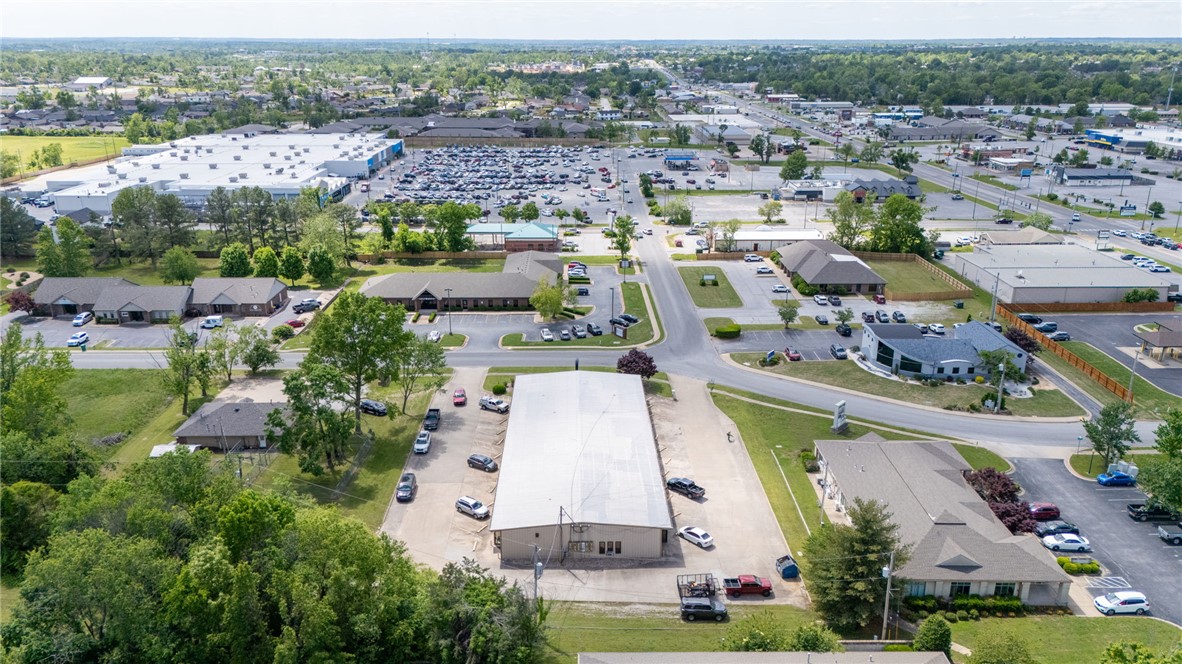 Universal Plaza - Commercial Lease