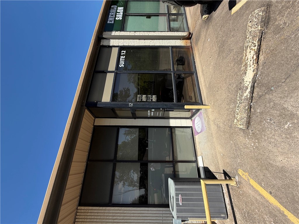 Universal Plaza - Commercial Lease