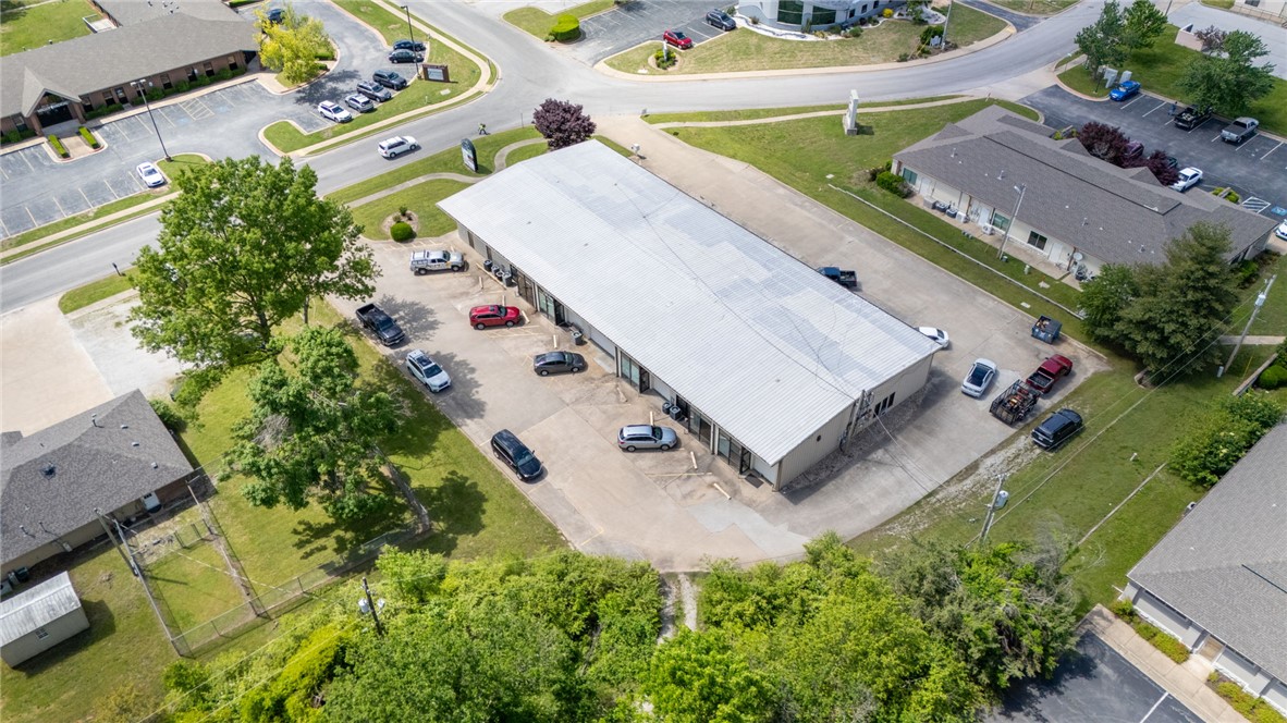 Universal Plaza - Commercial Lease